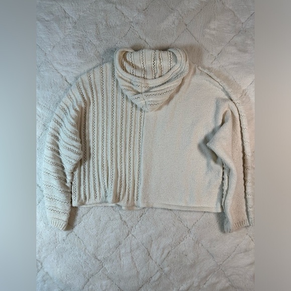 BKE Mixed Stitch Hooded Sweater wide semi crop cream women’s size small - Picture 6 of 6